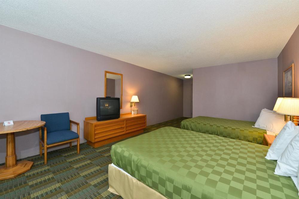 Red Roof Inn Marion, Va Экстерьер фото