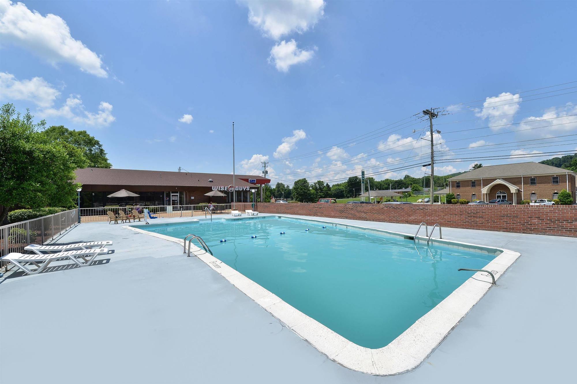 Red Roof Inn Marion, Va Экстерьер фото