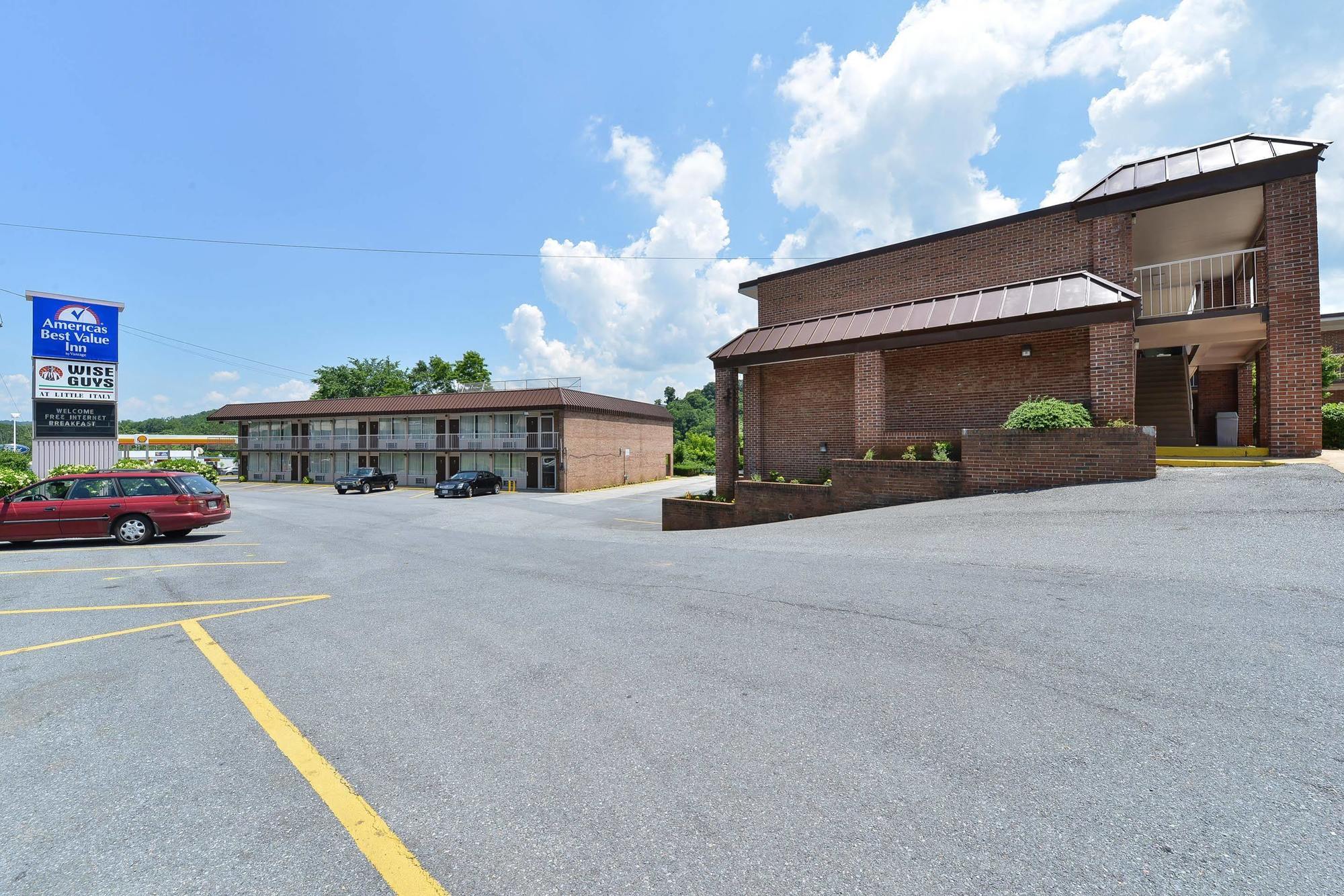 Red Roof Inn Marion, Va Экстерьер фото